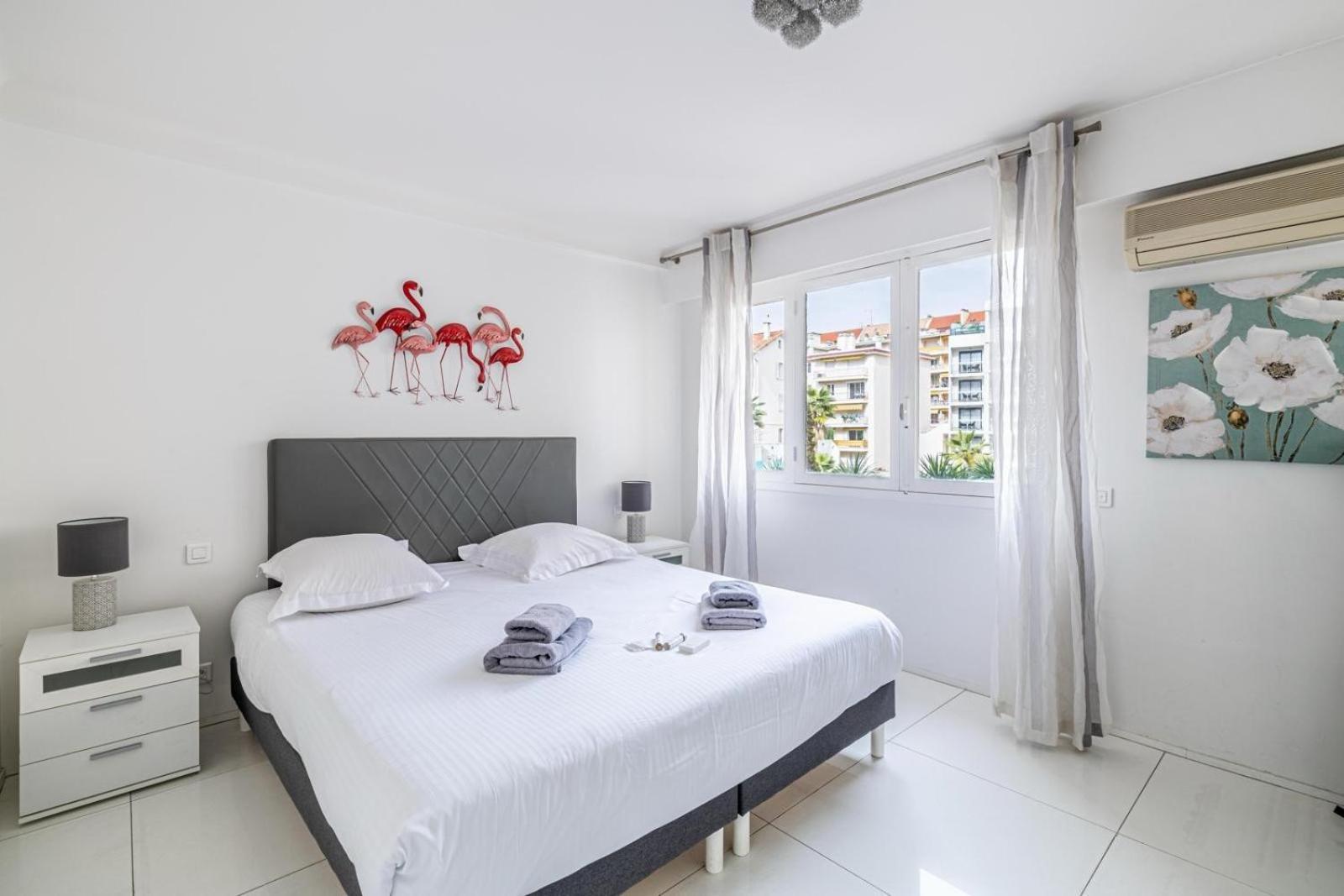 Apartment 4 Pieces Balcon Proche Martinez A3b130 *