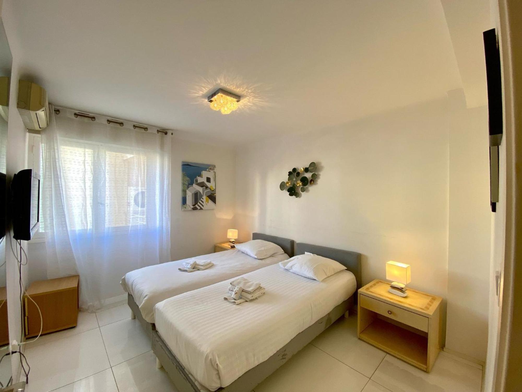 4 Pieces Balcon Proche Martinez A3b130 Apartment Cannes