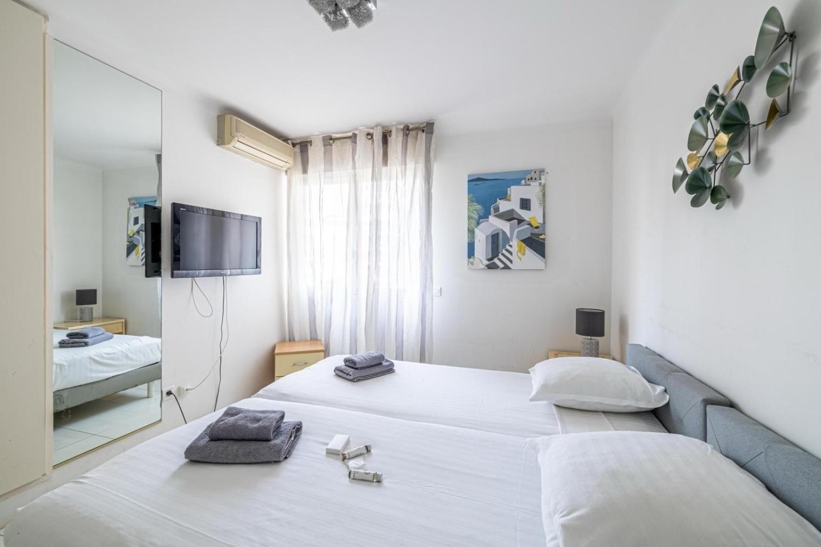 Appartement 4 Pieces Balcon Parking Proche Martinez A3b130 *