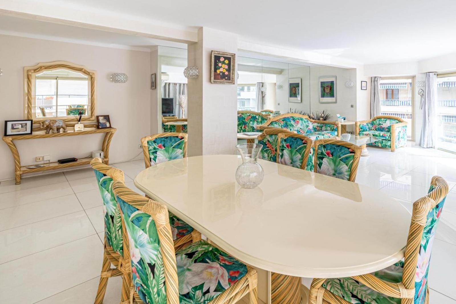 4 Pieces Balcon Parking Proche Martinez A3b130 Appartement Cannes