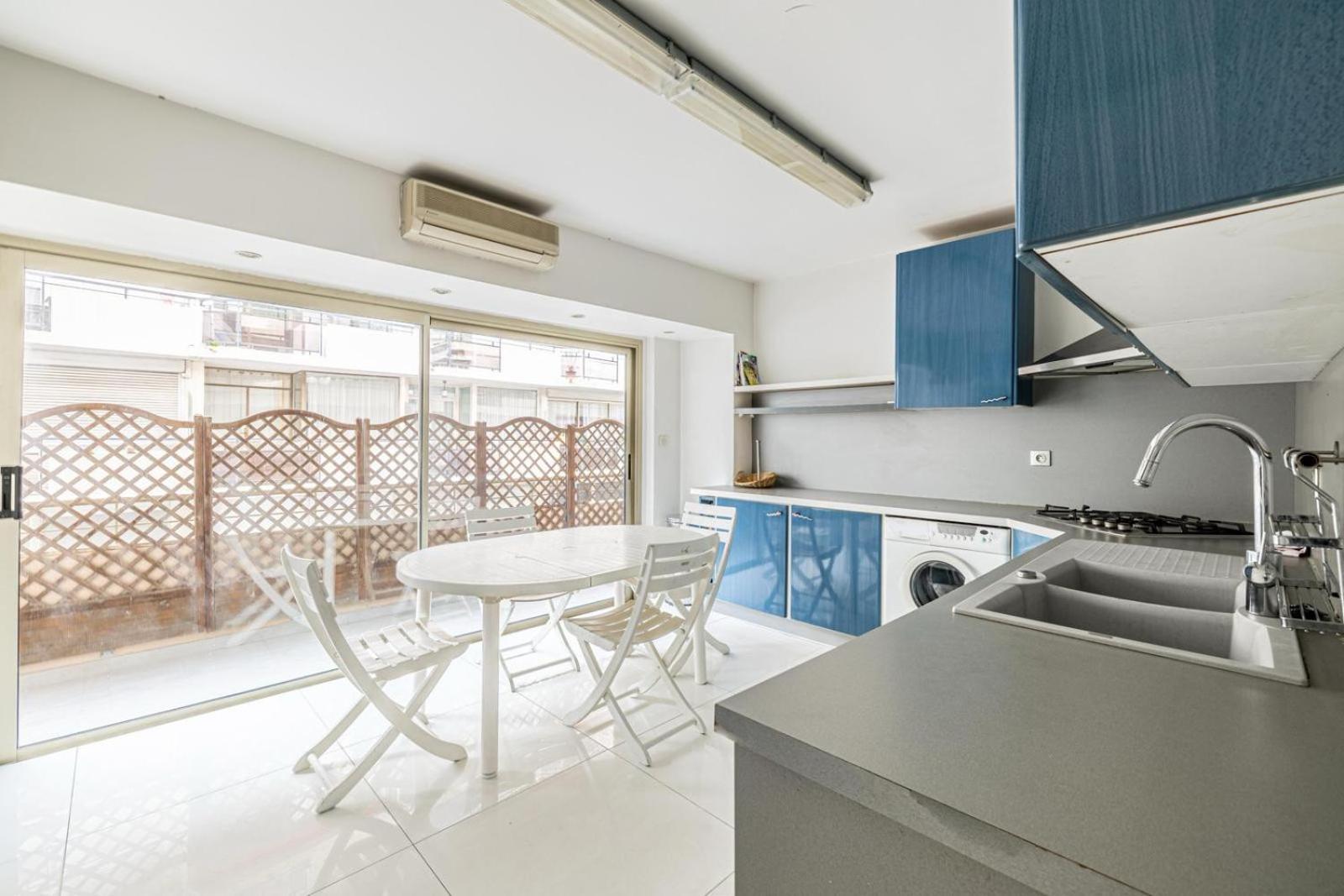 4 Pieces Balcon Parking Proche Martinez A3b130 Cannes